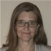 Licenciada en Biología, doy clases de biología, ciencias ambientales y genética hasta finalizar bachillerato. También doy clases de catalán práctico (lectura y habla) para las etapas de educación primaria y secundaria.